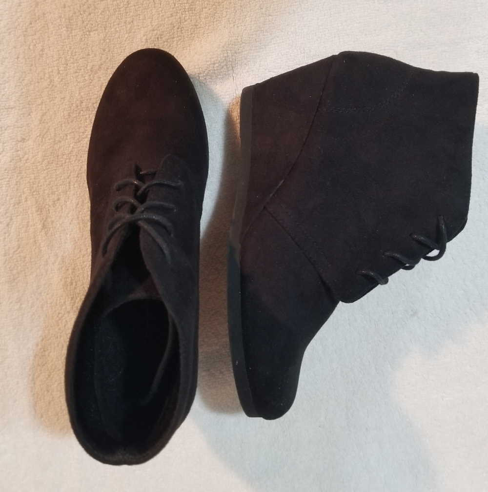 American Eagle Brown Suede Wedge Booties Women’s 9.5